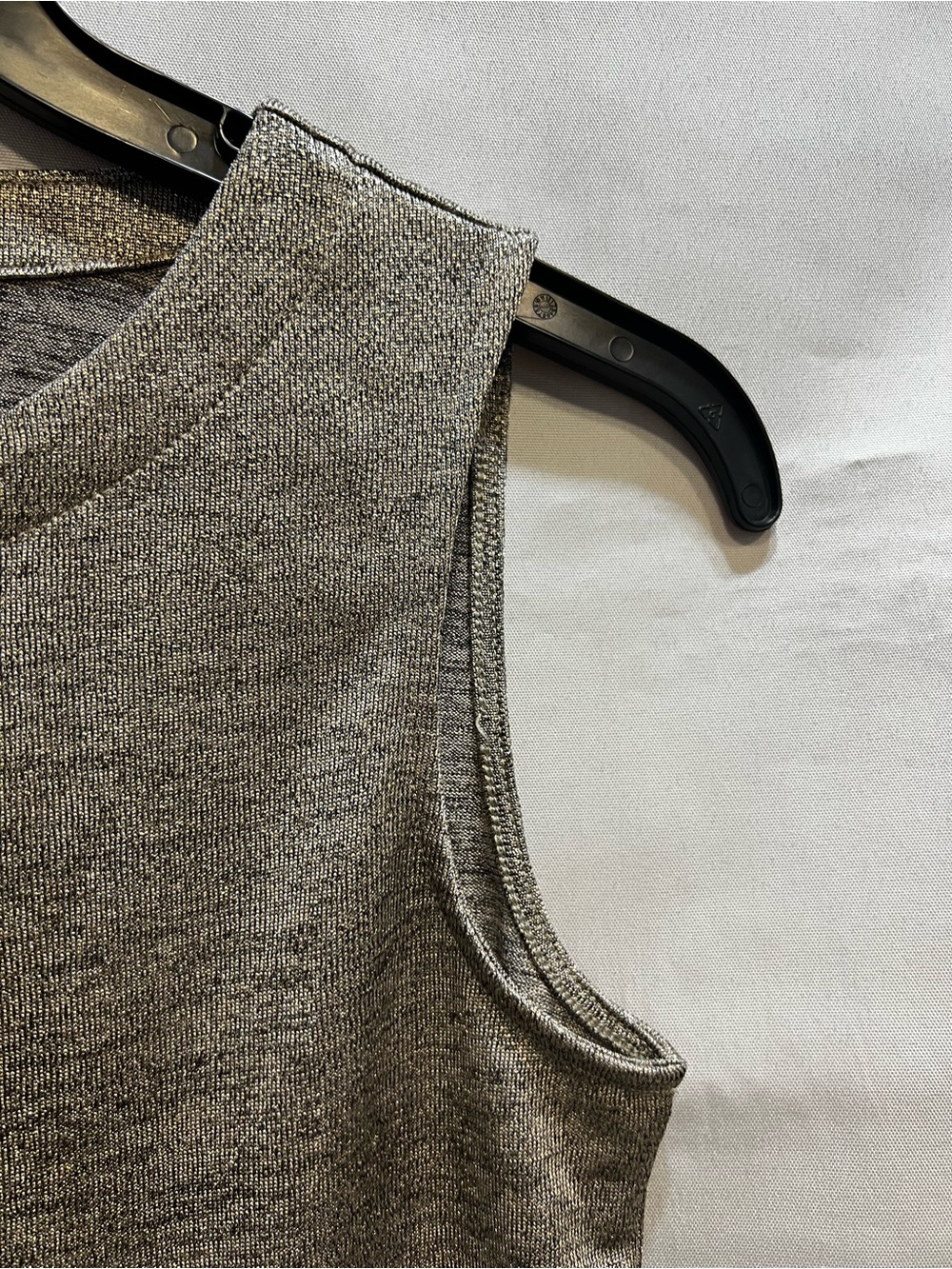 Chico's Silver Heathered Metallic Knit Tank Top Shimmer Size 0/Small - Picture 5 of 6